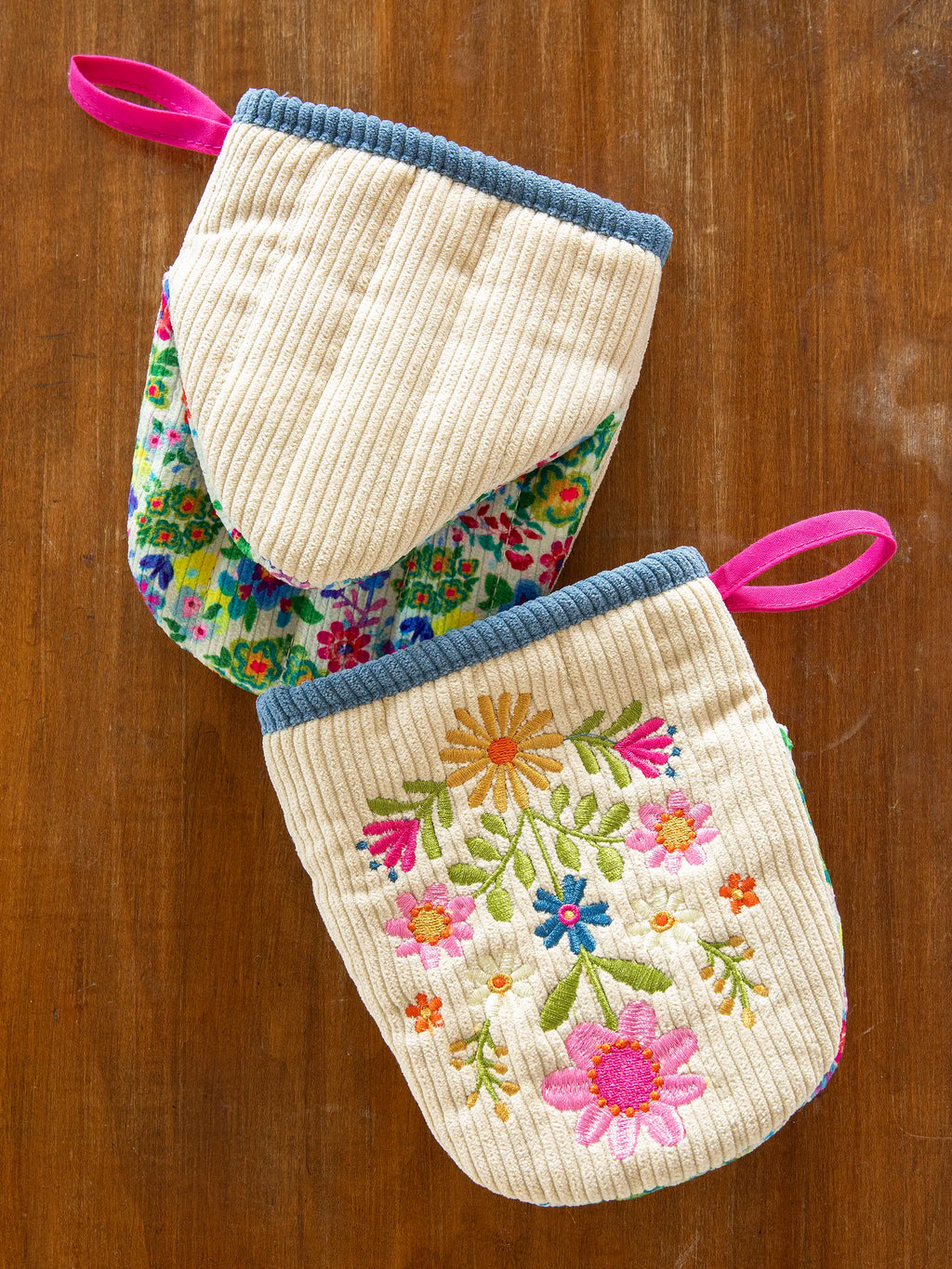 Embroidered Mini Oven Mitts. Set of 2