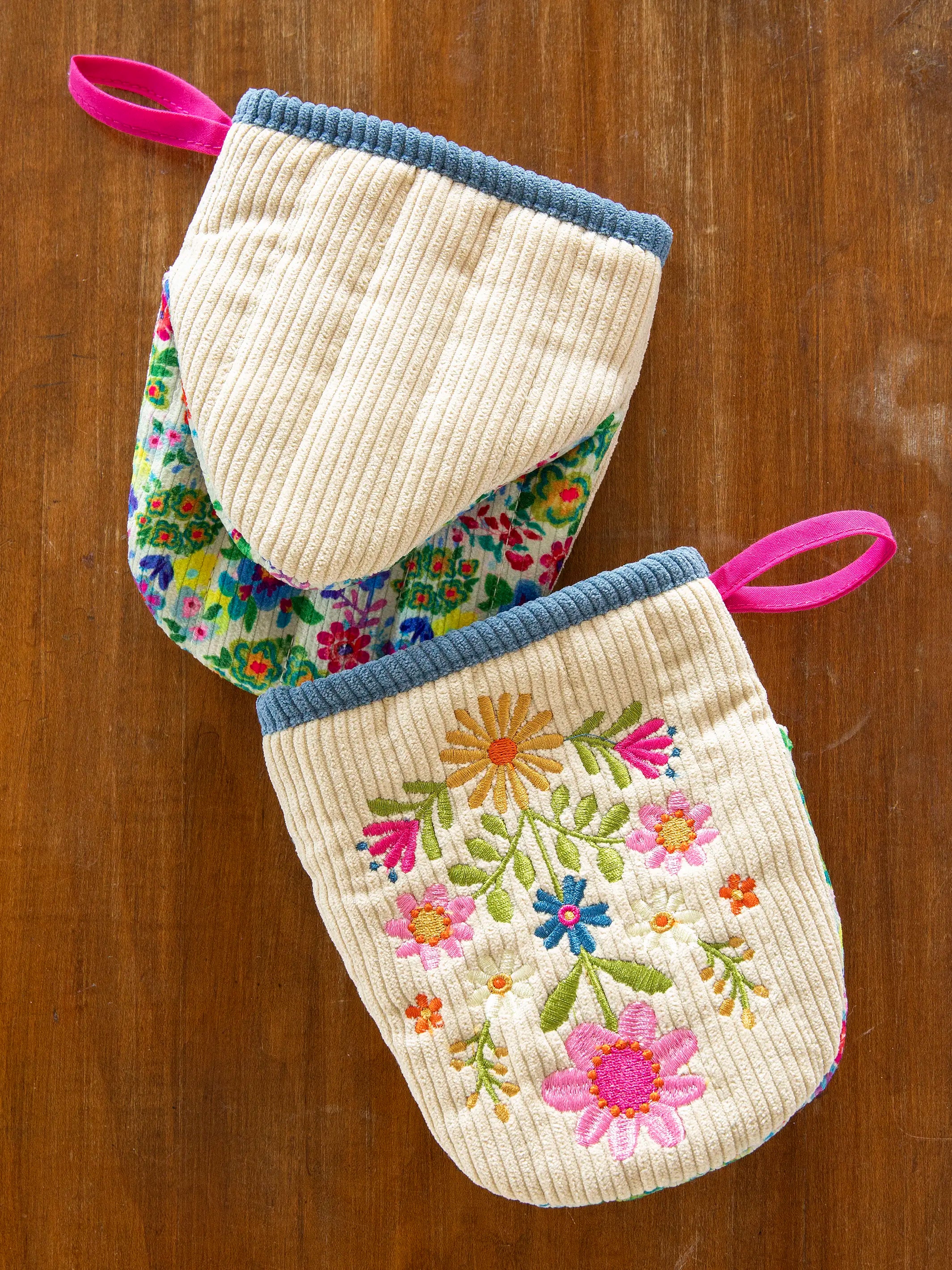 Embroidered Mini Oven Mitts. Set of 2